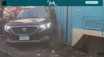 تصادم مفاجئ.. تفاصيل حادث ترام بسيارة ملاكي بالإسكندرية وصور من موقع الحدث